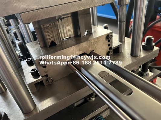 Qualité  Customizable Shutter Door Roll Forming Machine For Your Unique Manufacturing Needs Usine