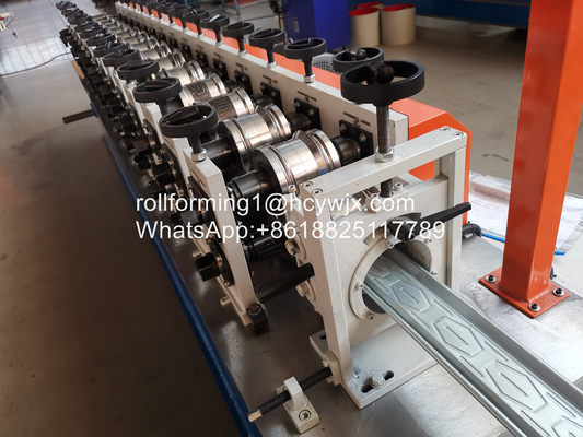 Machine de formage à rouleaux de porte à ouverture à largeur d'alimentation personnalisable pour une épaisseur de 0,8-1,2 mm