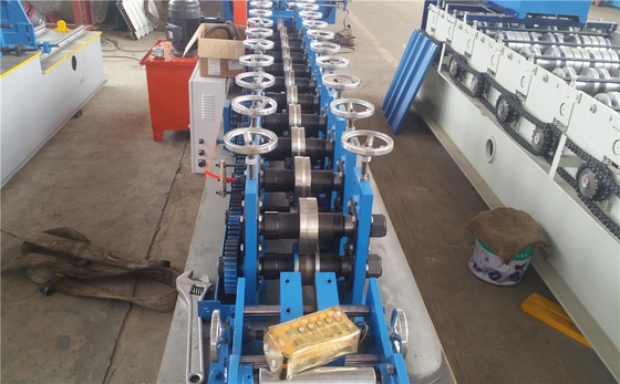 Machine automatique de formage de rouleaux de quille en acier de haute qualité