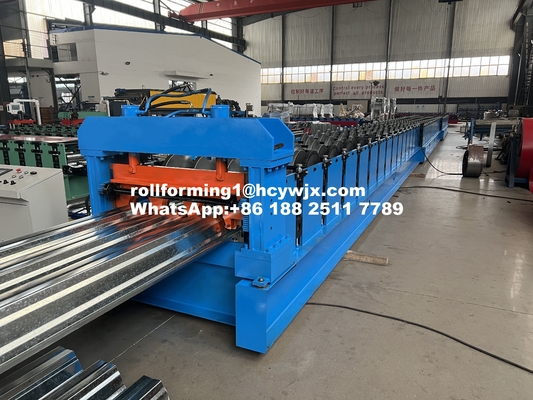 T153-40L-840 Machine de formage à rouleaux de plancher métallique à haute vitesse