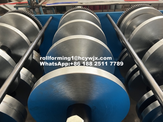 T153-40L-840 Machine de formage à rouleaux de plancher métallique à haute vitesse