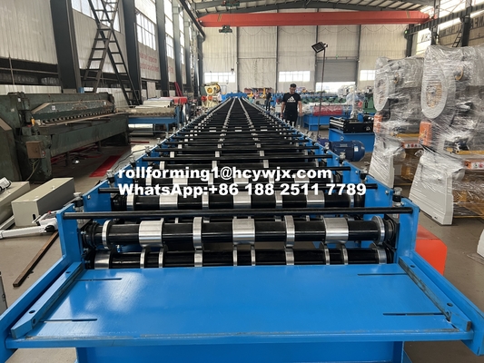 T153-40L-840 Machine de formage à rouleaux de plancher métallique à haute vitesse