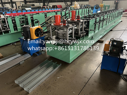 C Machine de formage de rouleaux de purlin avec perforation automatique