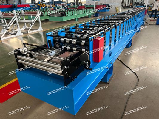 Machine de formage de rouleaux de panneaux muraux