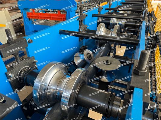 Machine de formage de rouleaux de gouttière de pluie de gouttière de pluie hydraulique de 100 mm ou de diamètre personnalisé