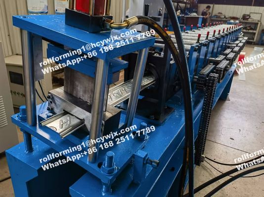 Machine de formage de rouleaux pour porte de garage