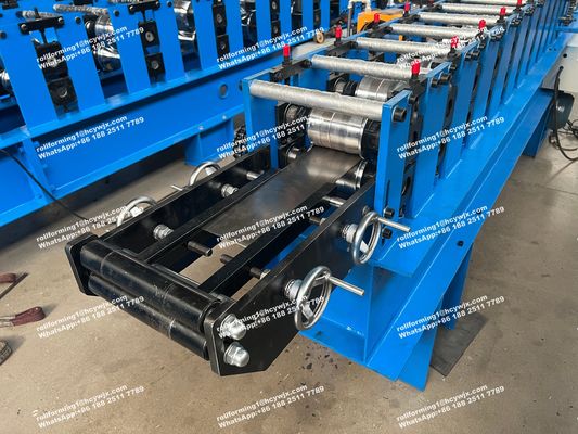 Machine de formage de rouleaux pour porte de garage