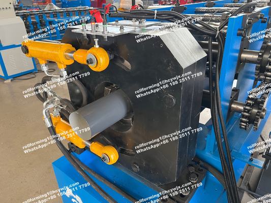 L'acier de l'eau de pluie sifflent vers le bas le petit pain formant la machine 380V 50Hz 3 phases