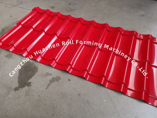 12 Stations Glazed Tile Roll Forming Machine pour des tôles en acier de 0,3-0,6 mm d'épaisseur avec chaîne de roulement