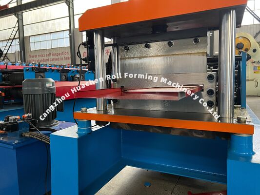 Machine de formage à froid pour panneaux muraux en acier