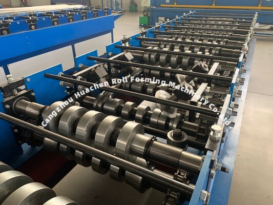 Machine de formage à froid de matériaux de construction métalliques