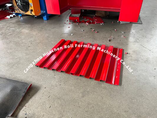Machine de formage par roulement à froid de tôles de toiture galvanisées