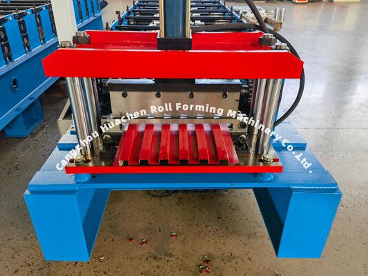 Machine de formage à froid de tôles métalliques