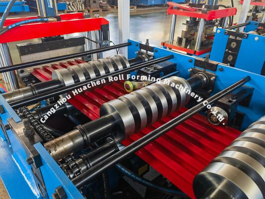 Machine de formage à froid de tôles métalliques