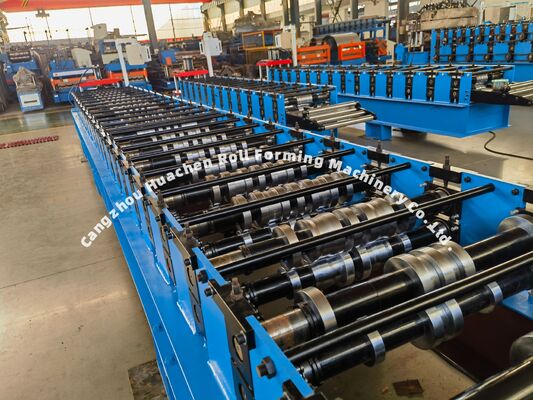 Machine de formage à froid de tôles métalliques