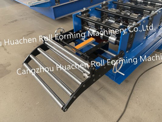 Une machine de fabrication de tuiles/machine de formage de panneaux de toit qui utilise le processus de laminage de bobines métalliques