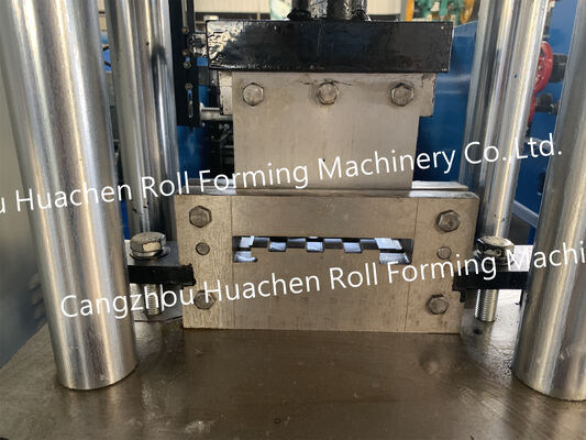 Machine automatique de perforation de plaques métalliques