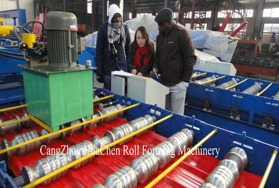Machine de formage de rouleaux à double couche vitrée en métal d'acier automatique pour la fabrication de tuiles d'une épaisseur de 0,3 à 0,6 mm