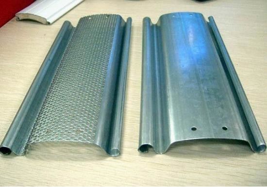 0.5 - petit pain en acier de lamelle de porte de volet d'épaisseur de 1.2mm formant m de la machine 5 - 15/vitesse minimum