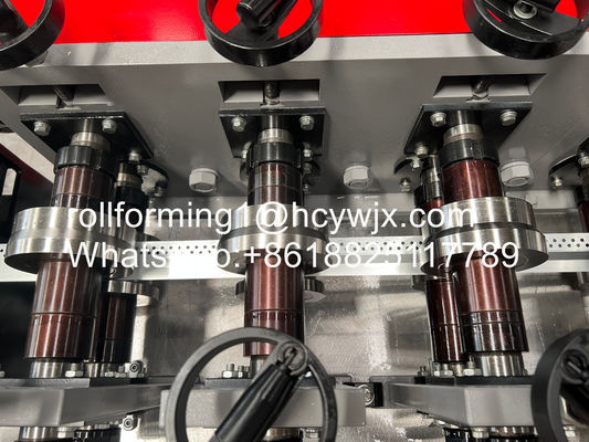 Petit pain adapté aux besoins du client de système de cloison sèche de GI de profil formant la machine