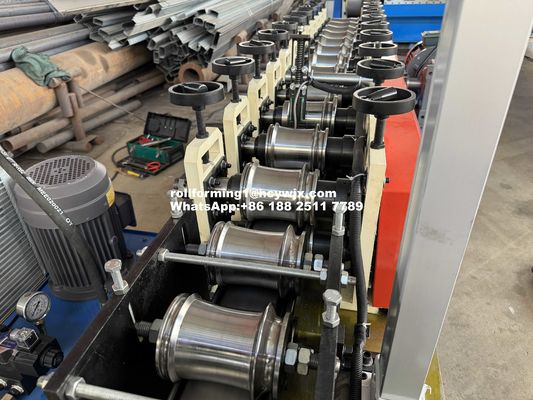 Machine de formage de rouleaux de porte à volets à transmission en chaîne avec matériau de lame de coupe Cr12