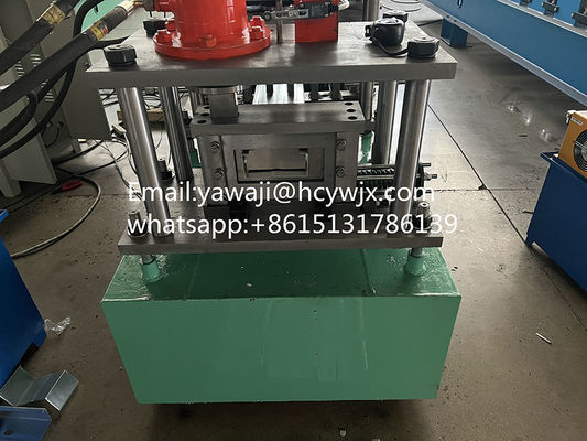 C Machine de formage de rouleaux de purlin avec perforation automatique