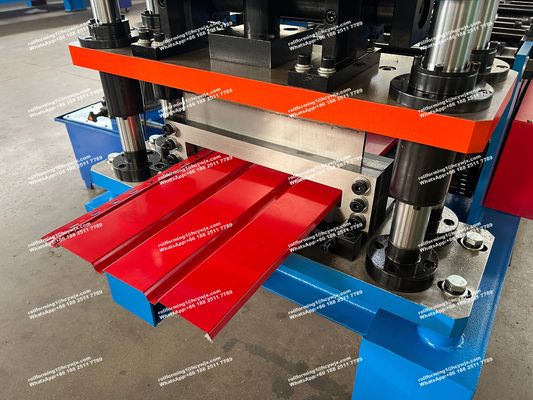 Machine de formage de rouleaux de panneaux muraux