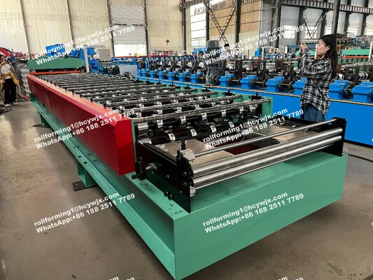 Machine de formage de rouleaux de tuiles vernissées de capacité 1220 mm de largeur et 4 m/min avec une durée de vie de 15 ans pour les villas modernes